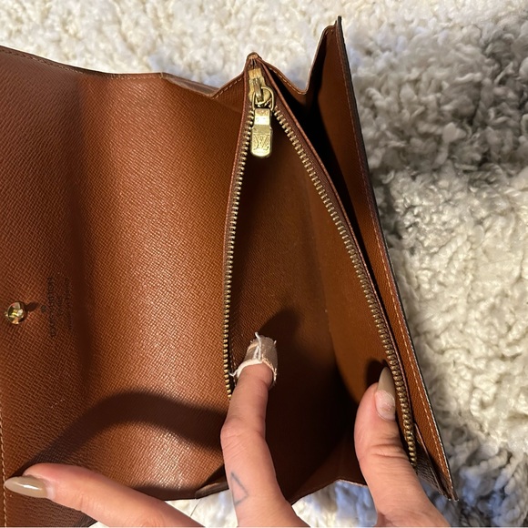 *Sold* Louis Vuitton Monogram Sarah Wallet - Picture 9 of 13